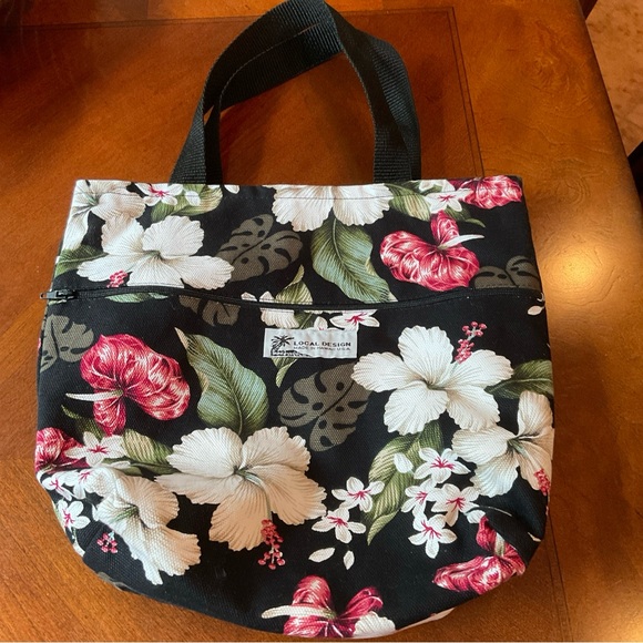 Local Design Made In Hawaii Reversible Multicolor Floral Tote w zip pockets NWOT - Picture 1 of 12